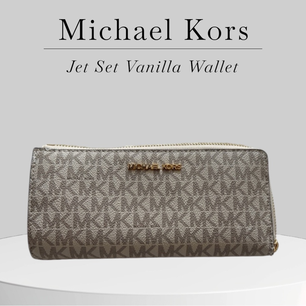 Michael Kors jet set travel large logo quarter zip vanilla wallet
